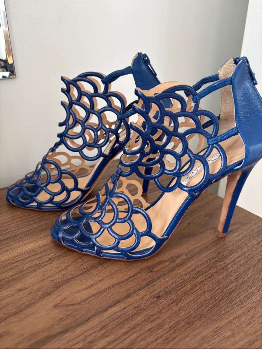 Oscar De La Renta Designer Women’s Navy Cutout High Heel Stilettos. - Picture 2 of 5